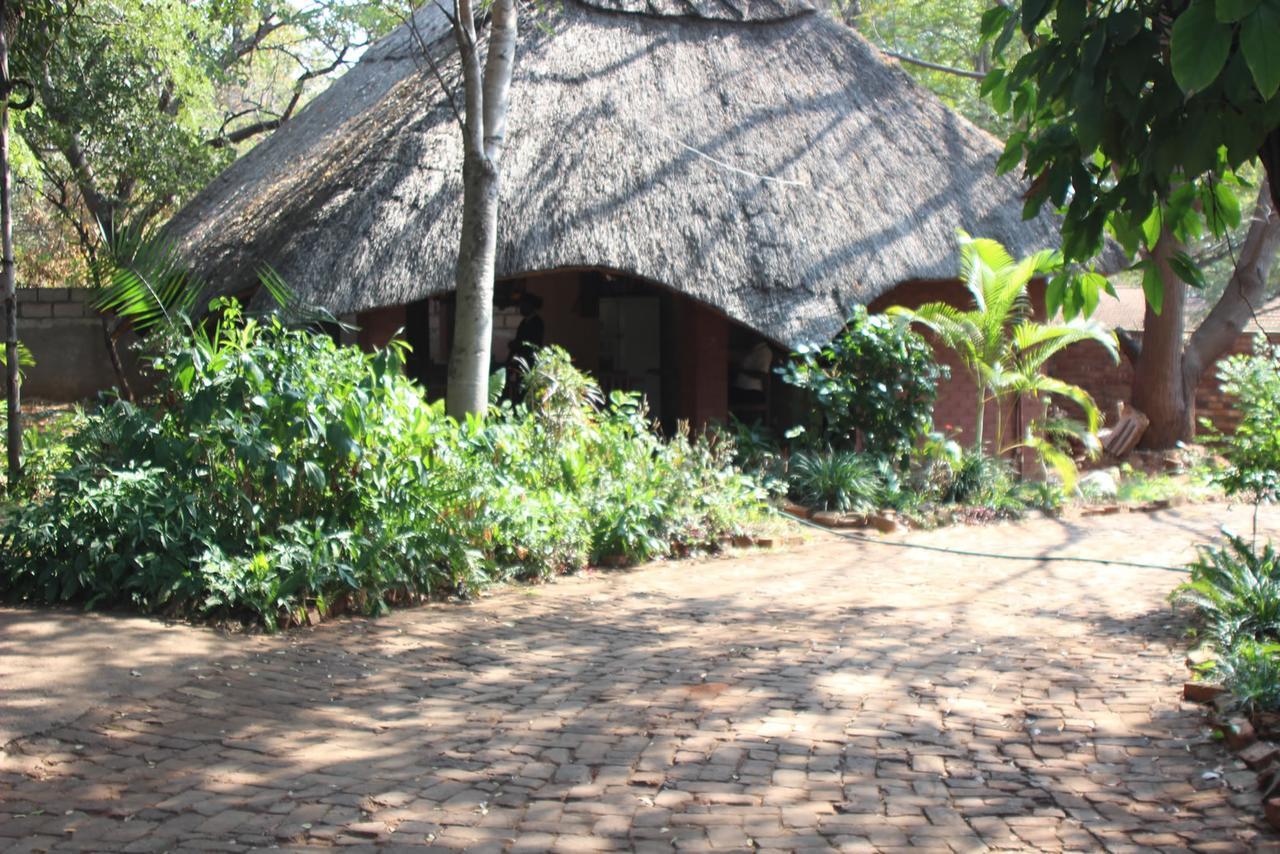 Mosi-Ua-Tunya Lodge Victoria Falls Exterior foto